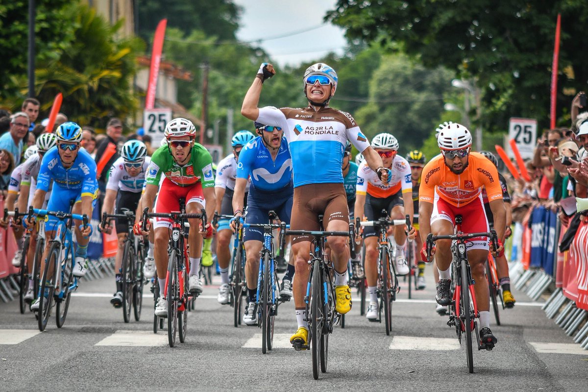 PelotonMag's tweet photo. #TourdeSuisse Nairo Quintana s'impose en solitaire ! Il revient a 17" de Porte au général.
#RDO2018 Victoire au sprint de Clément Venturini devant Bouhanni qui reste leader.
#DDHH18 Victoire en solitaire et en costaud de Kris Neilands !
#TourofSlovenia Uran fait coup double. https://t.co/vHPNMSrLti