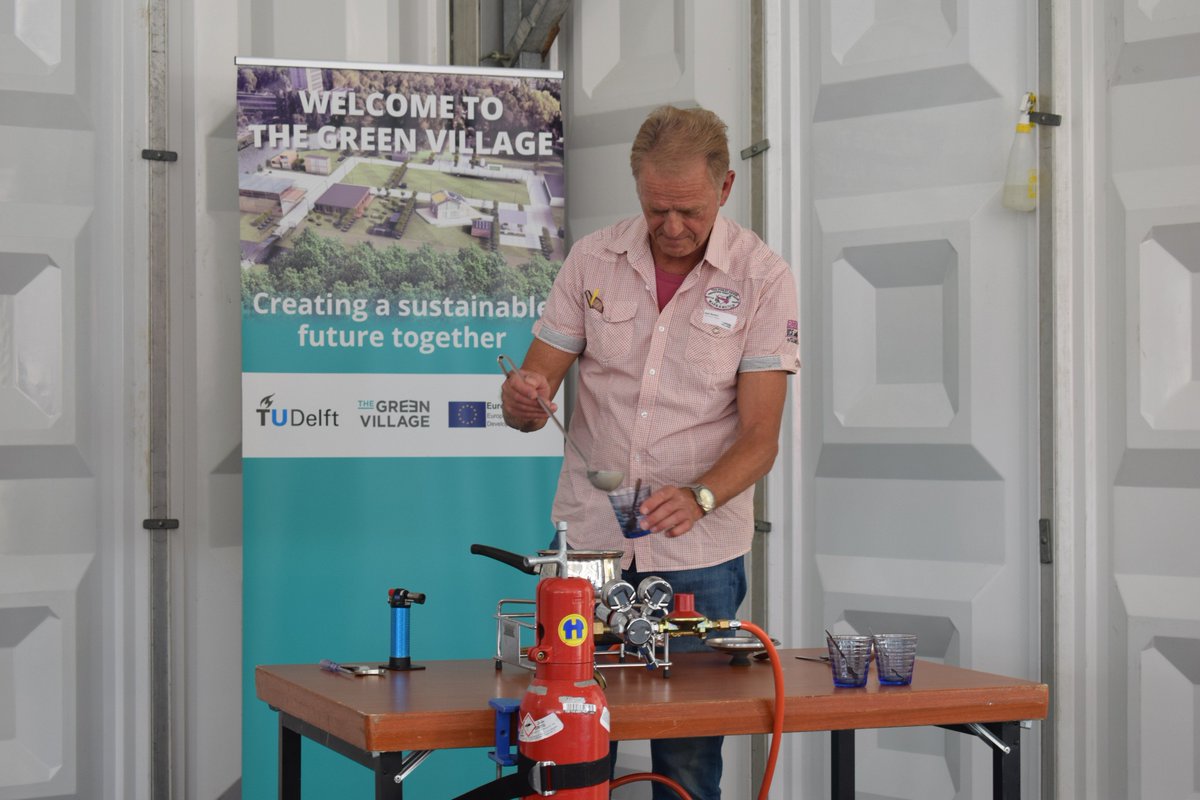 TheGrnVillage's tweet photo. veel belangstelling voor het netwerk event @TheGrnVillage met o.a. een VR experience van het co-creation centre en verschillende sprekers over hun innovatie project. Er werd zelfs op waterstof gekookt om de bouw van de waterstofstraat aan te kondigen https://t.co/bcYJpLytty