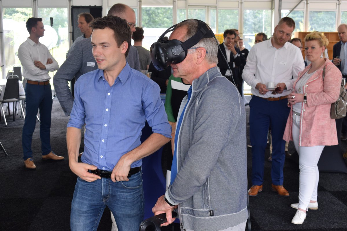 TheGrnVillage's tweet photo. veel belangstelling voor het netwerk event @TheGrnVillage met o.a. een VR experience van het co-creation centre en verschillende sprekers over hun innovatie project. Er werd zelfs op waterstof gekookt om de bouw van de waterstofstraat aan te kondigen https://t.co/bcYJpLytty