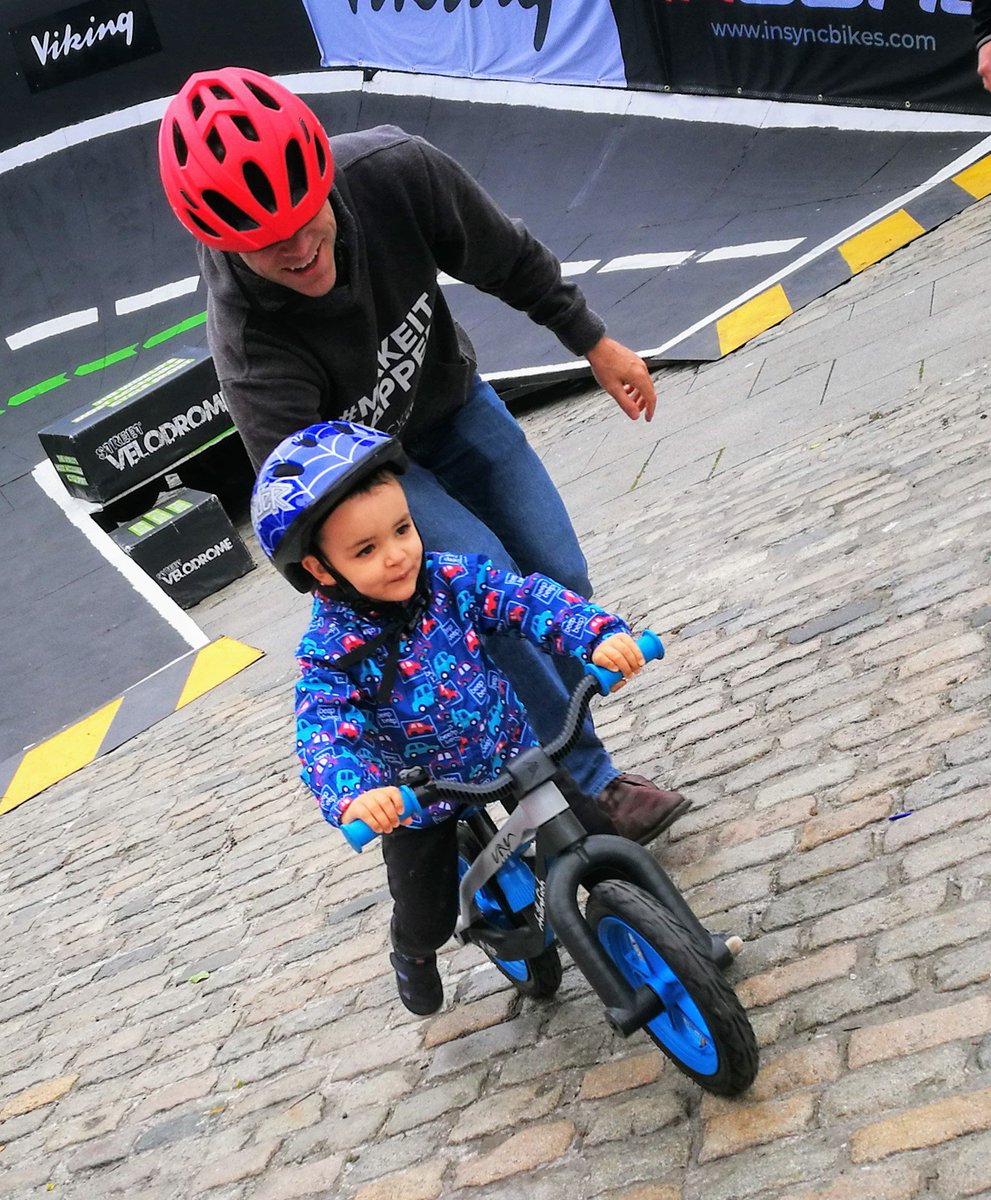 streetvelodrome's tweet photo. More shots of the youngsters at today's @InsyncBikes @DublinVelodrome at #SmithfieldSquare @VisitDublin @DubCityCouncil @dublincycling @events_DCC @bikeweekie @cyclingindublin #Moveinsync #mybikeweek https://t.co/mfa8hYOf4k https://t.co/rQWJNoFkeQ