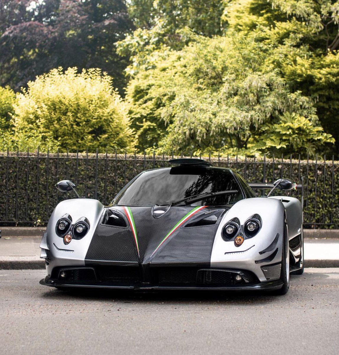 SupercarsofLDN's tweet photo. London has had its fair share of crazy cars visiting town, but this has to be the most insane one yet? Rate it in the comments 🔥 Pic by emsonauto #supercarsoflondon https://t.co/ySfAtecNR9