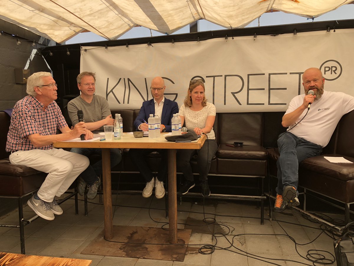 Gymnasieskolen's tweet photo. Skoler efterlyser politisk handling i forhold til skolefusioner https://t.co/J6Bk6RCdzQ #gymnasiechat #fmdk #uddpol #dkpol https://t.co/L6F2jNhTDf