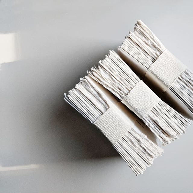 Stacks on stacks of letterpressed handmade paper makes me so happy! @belindalovelee_paperie ift.tt/2JV3JxH