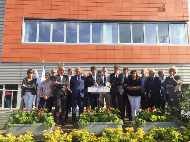 PetitesAffiches's tweet photo. L'avenir c'est maintenant à #Grasse! Inauguration par @JeromeViaud de @hotelent qui accueille déjà de nombreuses startups high tech @LifeScientis #phenocell #agrodiagnostic #biopreserv #grasse #développement https://t.co/z5P9kuvUau