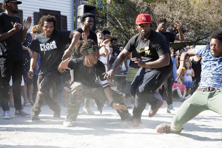 #Now! A disfrutar del Festival #River2River hasta el 24 de Junio. La danza, la música, las artes visuales y el teatro toman el bajo Manhattan! Todos los eventos son gratuitos! #free #lowermanhattan <a href="/LMCC/">LMCC</a> #nyc #latinx <a href="/Travesias/">Alex Guerrero</a> <a href="/ProyectoRoraima/">ALEX GUERRERO</a> <a href="/Tespis/">Tespis</a>  #art #R2RFestival