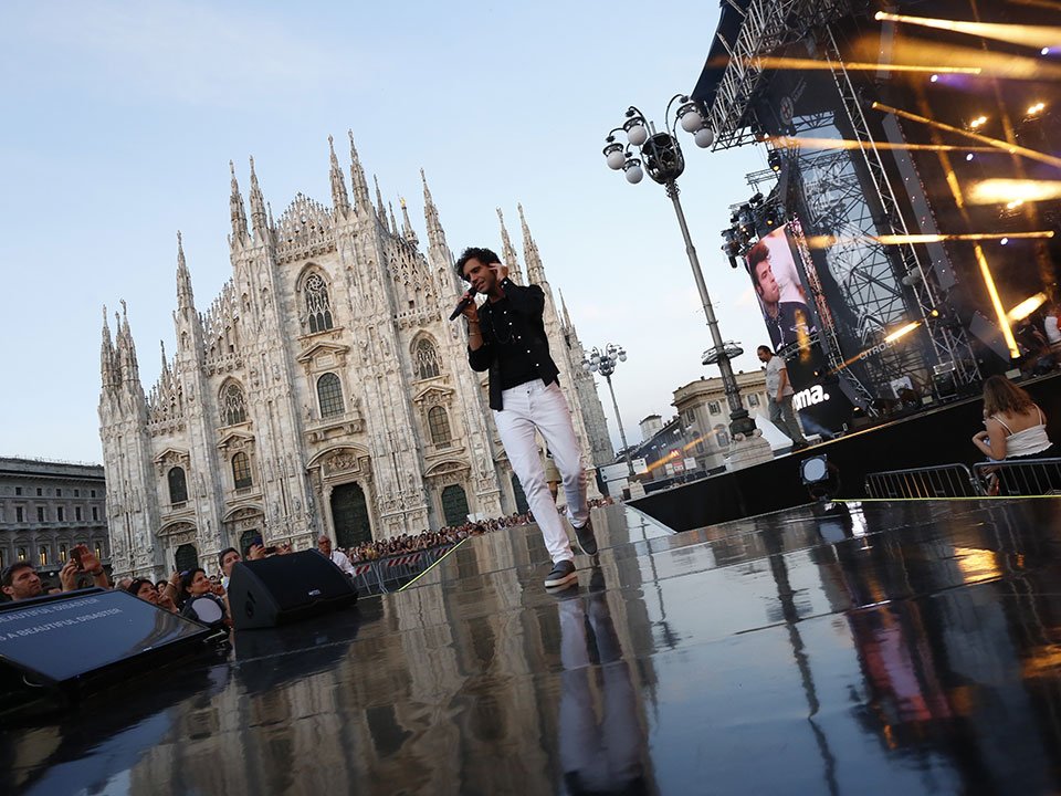 Mika le 16 june @ RADIO ITALIA LIVE  Dfw0QCsWAAEGjQP
