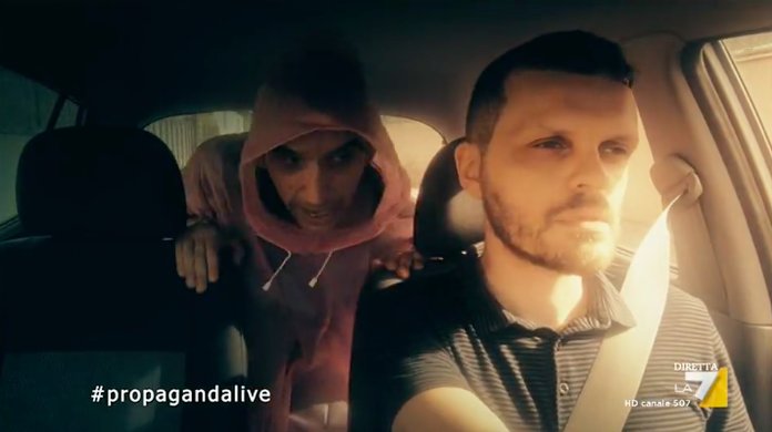 welikeduel's tweet photo. Gianni, non ti vuole nessuno, mi sa che ti riporto a casa tua. Il nuovo cortometraggio di Gipi.

#propagandalive https://t.co/t8zJGiefvB