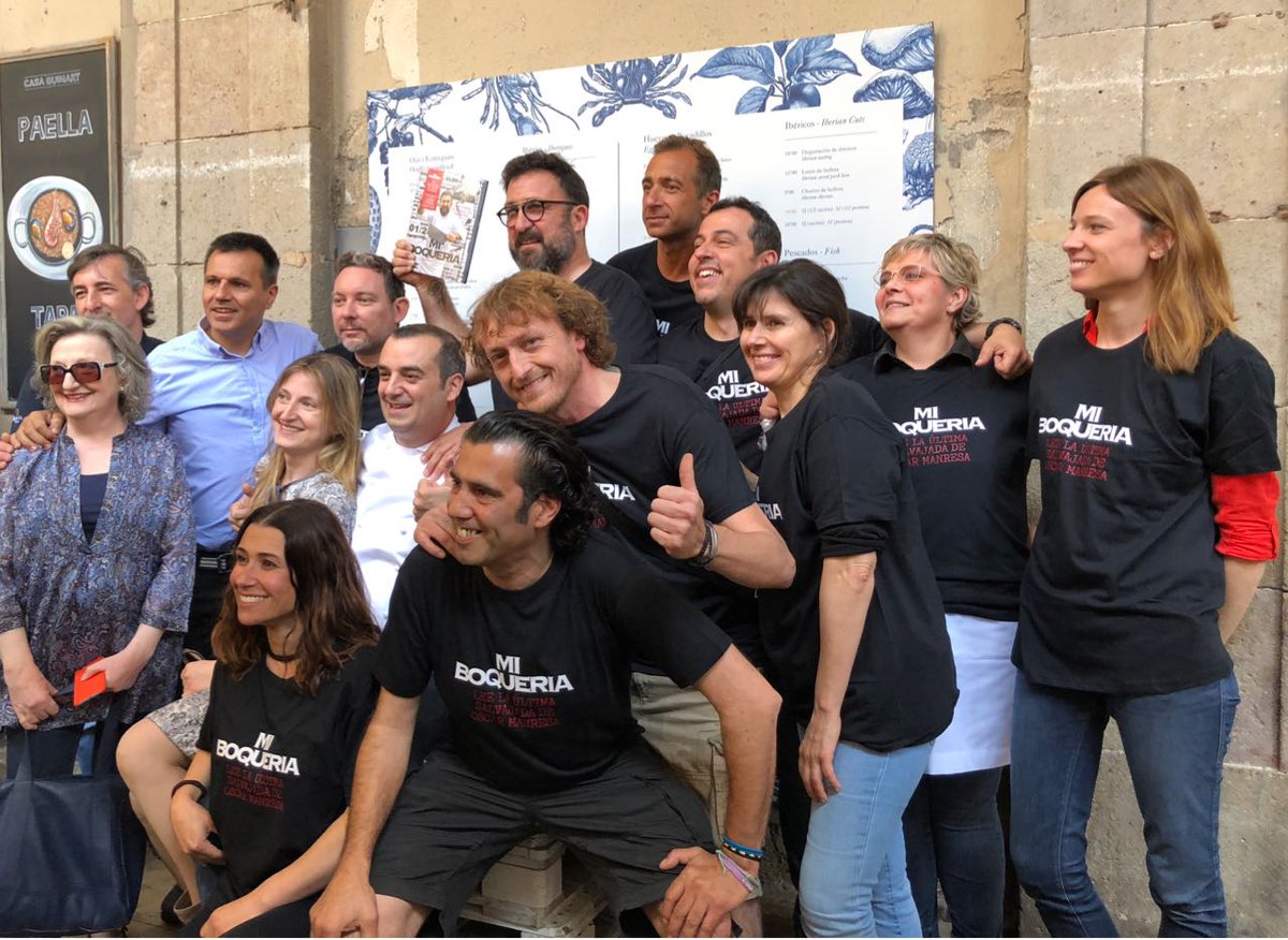 DistriAvinova's tweet photo. Presentació del llibre MI BOQUERIA d’Oscar Manresa amb pròleg de l’Albert Adrià. El recomanem! Històries, paradistes, receptes i molt més amb un toc canalla! #miboqueria #oscarmanresa #albertadria #mercatdelaboqueria https://t.co/gTegb9j1tZ