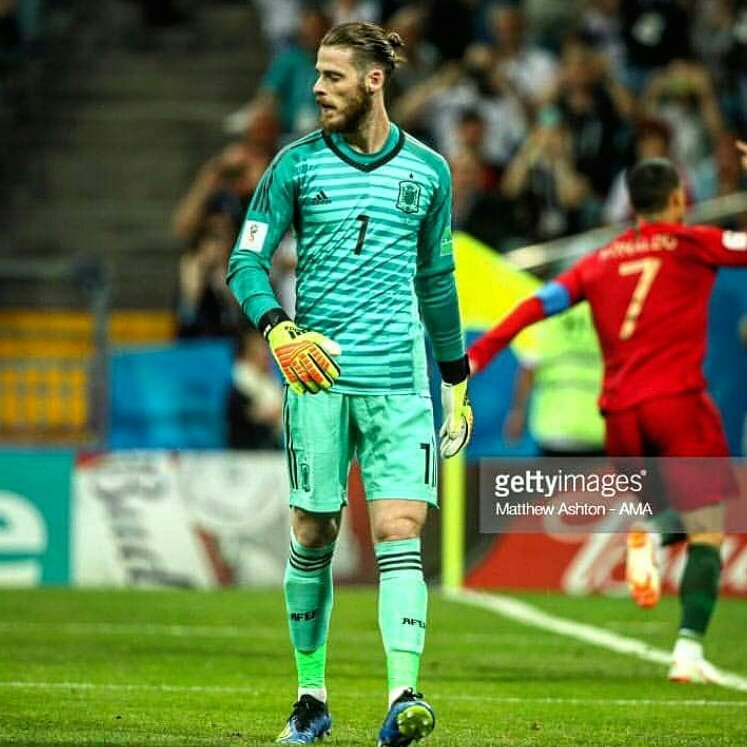 For all those people who are going mad at De Gea he is a human too its just a mistake ! We all know he is the best in the world ! We love you David De Gea ❤️🔴  intinya mah semangat jeung hampura weh lah wkwk