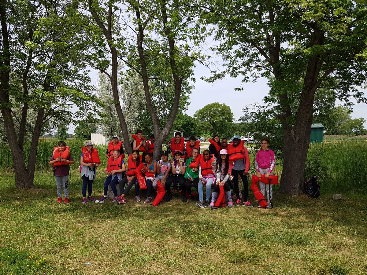 fighting_island's tweet photo. Spent our last Friday on the Island with @ForestGladePS gr6s! What a beautiful day for studying animal tracks, macroinvertebrates, DBO/soil, phragmites, and insects! #gecdsbpr #outdooredisawesome https://t.co/KHAoqfo0XO