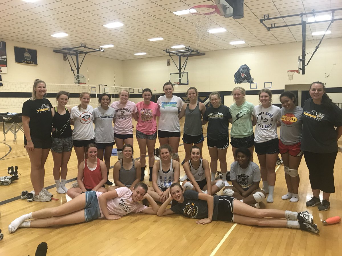 PburgVolleyball's tweet image. So proud of these girls for putting in the time to make themselves and their team better.  We had a great 2 days with @VolleyballFhsu  making Panther Volleyball better, stronger, faster, more competitive- and we had a lot of fun doing it!  #BringOn2018  💙🏐😍