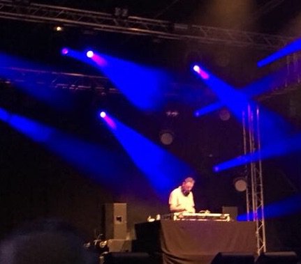 GraafDirkIII's tweet photo. Geen feest is compleet zonder dat je het laatste uurtje schandalig kan dansen en dat was vanavond ook in Vlaardingen zo…1018 punten voor de DJ’s van De Hitmachine, top!
#vlaardingen #vlaardingen1018 #stadsspektakel #flardinga #dehitmachine #middeleeuwen #slagbijvlaardingen https://t.co/dYnEVGGhKE