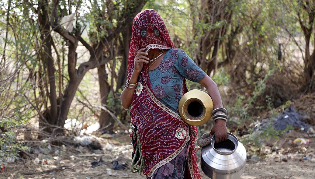 Энэтхэг түүхэндээ үзээгүй том асуудалтай тулгарч эхэллээ гэнэ дээ.Жил бүр ундны усны дутагдлаас болж 200мян хүн нас барж бгаа юм бн.2030 он гэхэд 1,3 млрд хүний тал усны гачигдалд орно гэнэ.2020 онд 21том хот нь гүний усгүй болно.Бид ОТд гүний усаа зүгээр юу ч үгүй шавхуулж бгаа.
