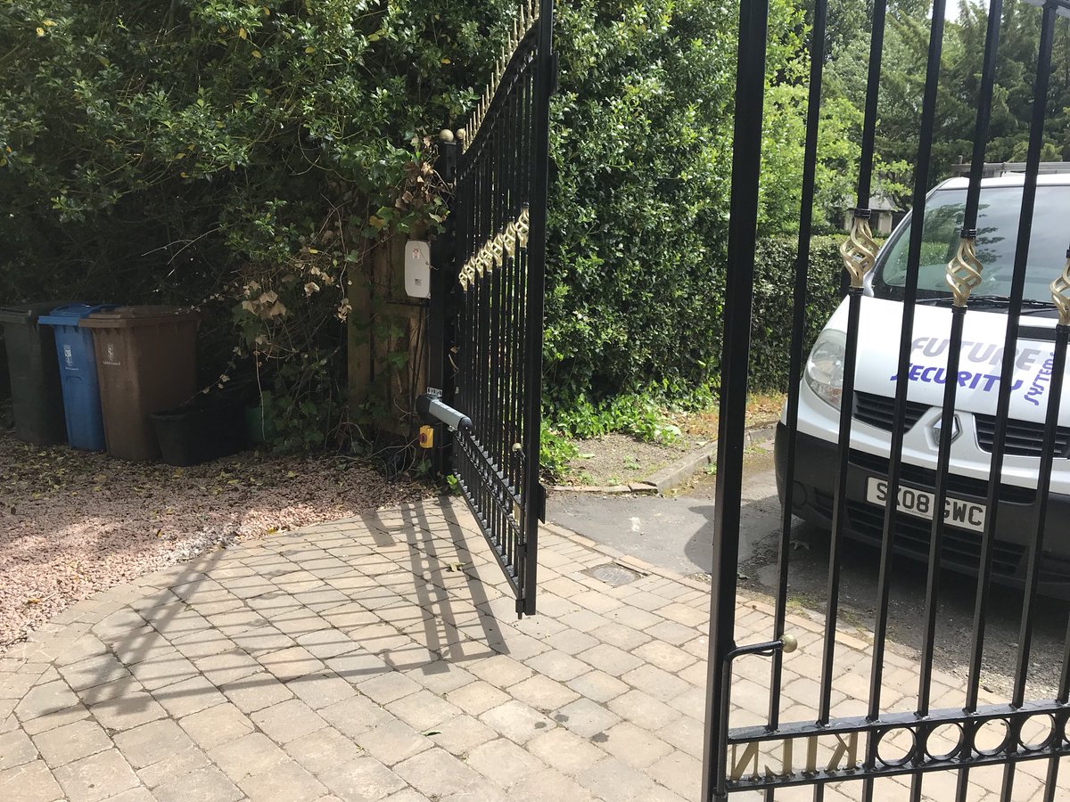 Another electric gate installation for one off our loca clients stunning brushless System #secureprotectprevent