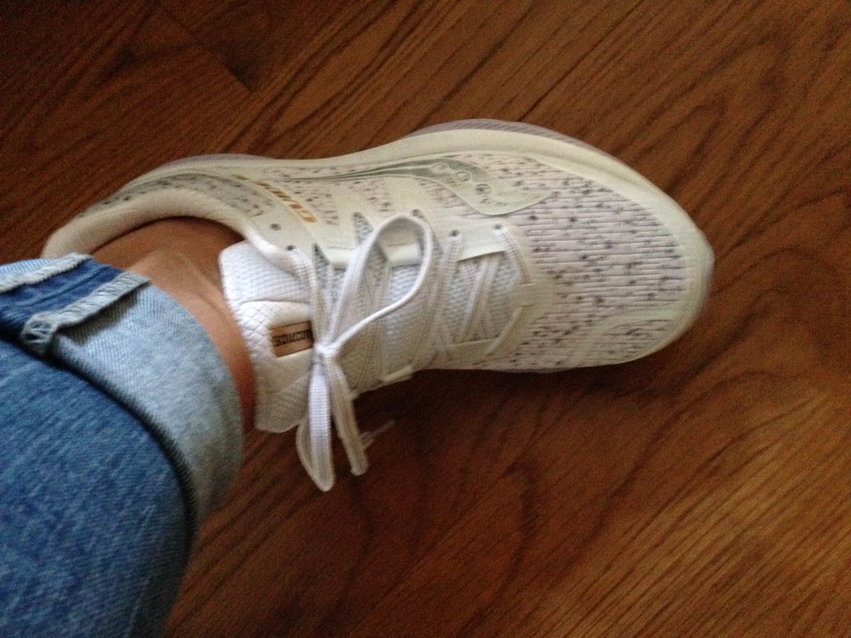 RiaOldeneel's tweet photo. Super mooie schoen van saucony! Leuk voor vrije tijd en natuurlijk om mee hard te lopen! https://t.co/7qpXSt9Lvv