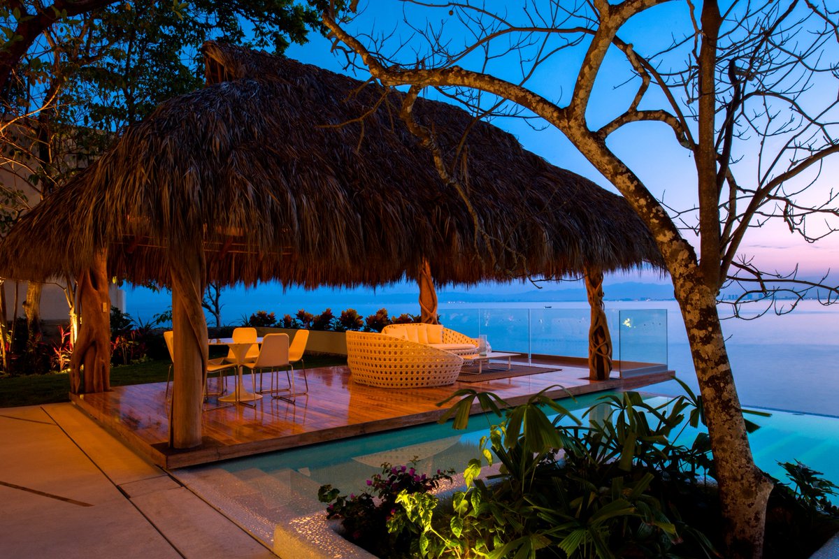 ApplegateREPV's tweet image. Casa Papelillo, one of the most spectacular oceanfront Luxury Villas on the market. A true exotic and unique setting with world class construction and all modern amenities. #LuxuryTravel #VacationRentals #RealEstate #PuertoVallarta #Mexico