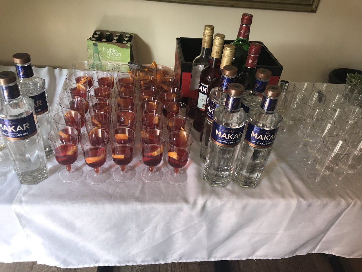 lauraphillips27's tweet photo. Thank you so much @MakarGlasgowGin for hosting our first #BAflyingstart Gin Festival ! #scottishgin Rules! #whitehorsepubsunbury https://t.co/efHqbPbg61