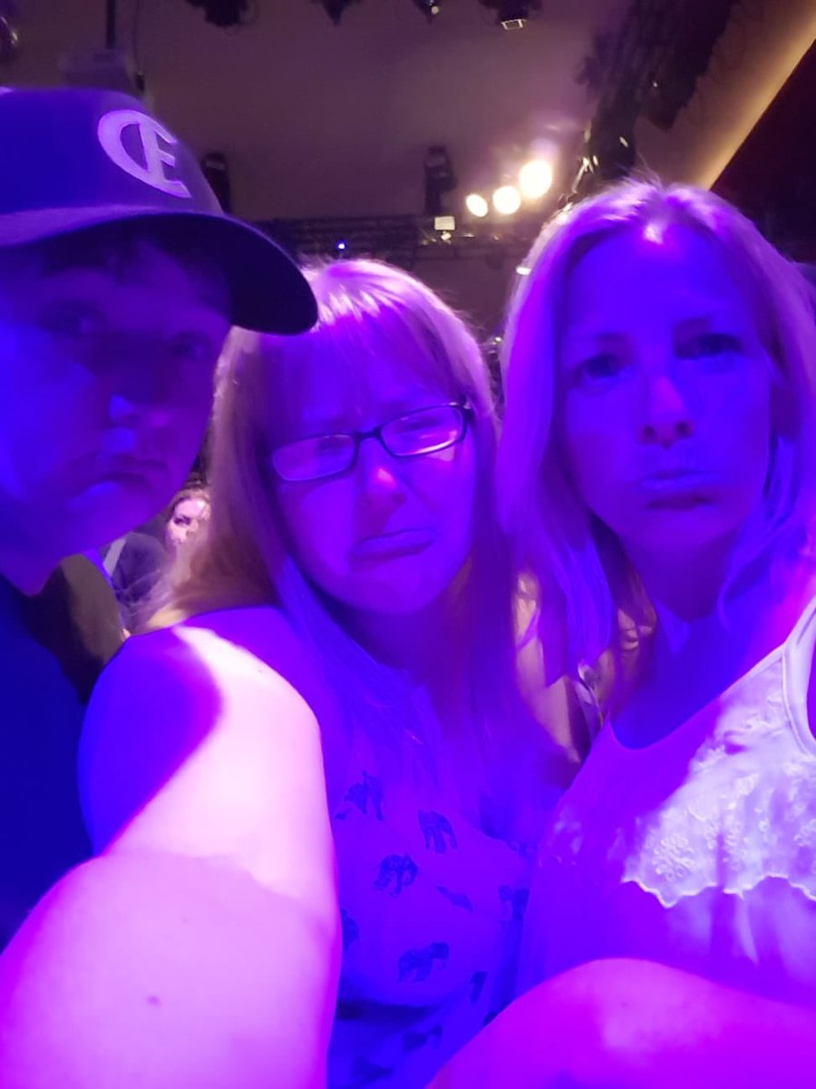PernilleWesti's tweet photo. @vickytreherne We miss you - not the same without you ❤️❤️❤️#DeaconDoesDeutschland #ChipinGermany https://t.co/AujiFRw4WZ