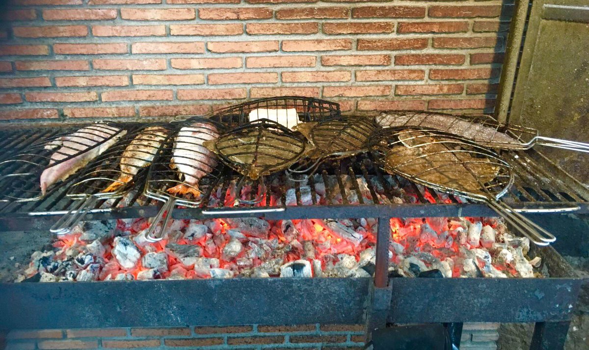 TxokoGetaria's tweet photo. Da gusto verlo...y no os digo nada probarlo🤗🐟

Ikuste hutsak plazerra ematen du!🤗🐟 https://t.co/2iBZYU0qzH