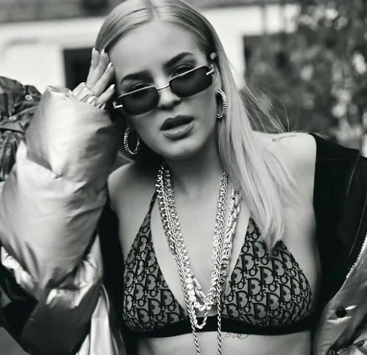 brunowilsonss's tweet photo. Anne-Marie @officialcharts 🇬🇧
#3 2002🎵(=)
#45 Friends🎵(-3)[Marshmello]

#13 Speak Your Mind💿(-2) https://t.co/UJdi3Z7see