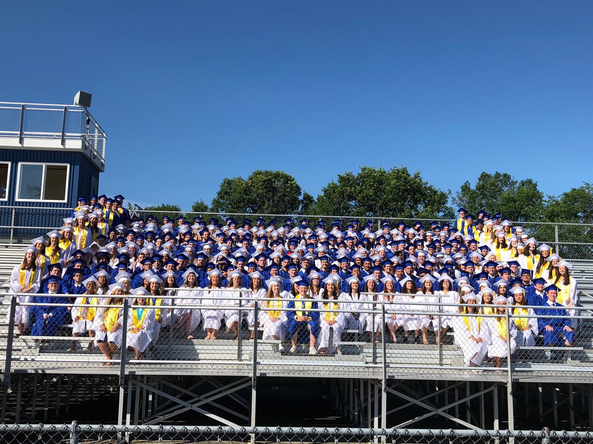 MrsPeretti's tweet photo. The Class of 2018 has stolen my heart!💙 What a fantastic group - so proud of them!!! #WisdomOfGeese https://t.co/2ADWoWQteO
