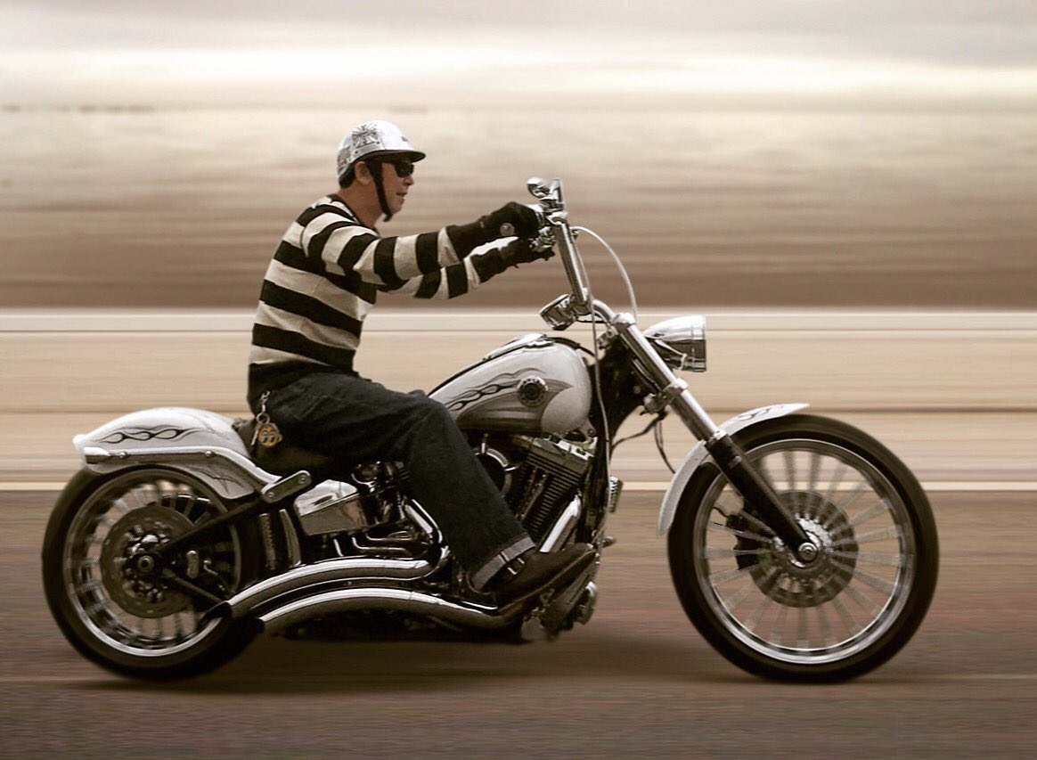 billyFXSB's tweet photo. Cruise on Twilight✨

#harleydavidson #harley_davidson_breakout　#harleylife  #softail  #fxsb  #harleydavidsonbreakout  ##harleydavidsoncustom  #harleydavidsondaily #harleydavidsonnation #ブレイクアウト　#ハーレーダビッドソン #breakout
#mooneyes #pinstripe https://t.co/cgDfY5HX9N