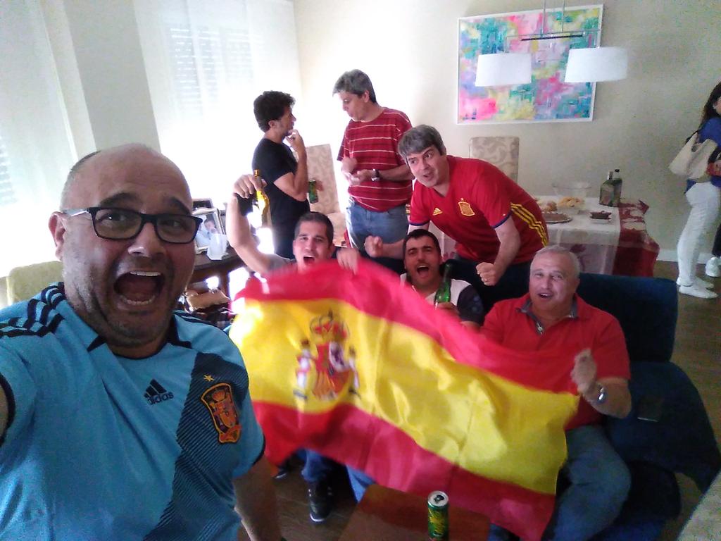 CuetoContinuo's tweet photo. Goool, remontando 1-1... Vamos España!!! https://t.co/T0JktntGRE