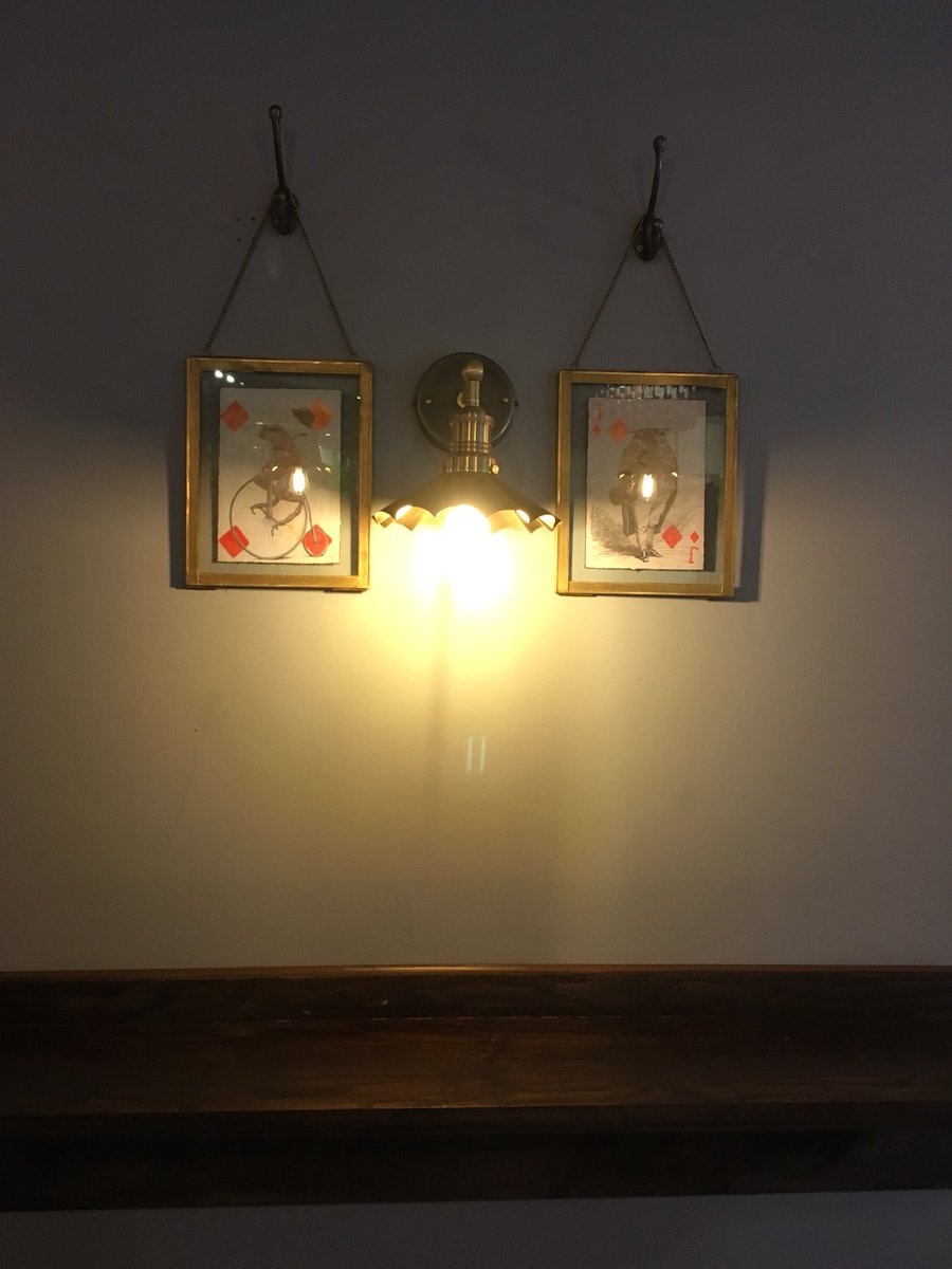 Don’t like football? Stand opposite the two framed diamond cards in the Travellers Joy. A bar to yourself, no screens, no people, great service. Sorry if the photo looks like it’s from a horror film. #Rayleigh #Essex