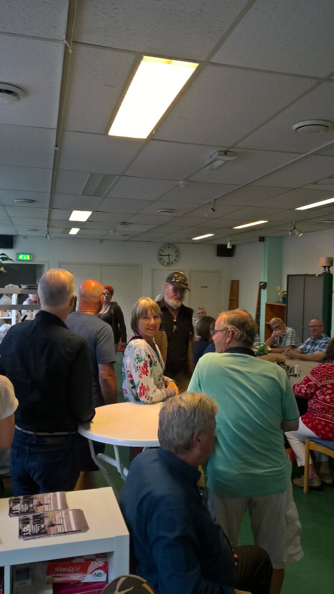 MarjonVissers's tweet photo. Indrukwekkend grote opkomst. Veel buurtgenoten willen een huis voor de buurt. @Stratum @Gemeenteraad040 @gerardusplein https://t.co/0Aotmi8kbA