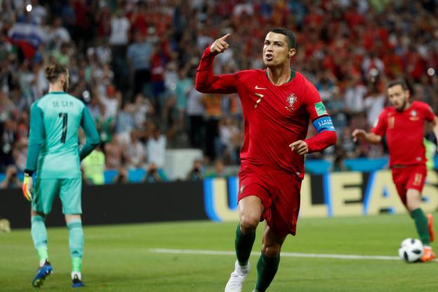 lequipe's tweet image. ✅⚽ Euro 2004
✅⚽ CM 2006
✅⚽ Euro 2008
✅⚽ CM 2010
✅⚽ Euro 2012
✅⚽ CM 2014
✅⚽ Euro 2016
✅⚽ CM 2018

Ronaldo est devenu le premier joueur à marquer dans huit tournois majeurs consécutifs 👉 ow.ly/LvEi30kwj7M