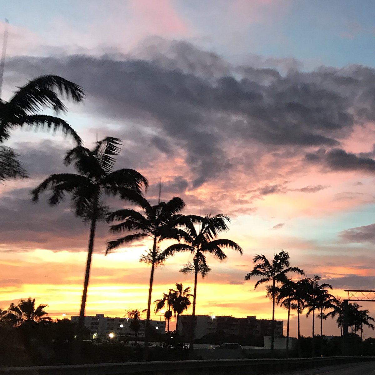 #sunset #miamifl #kendallflorida #305miami #palmettoexpressway #dadelandmiami #iphonephotography #photophilnc