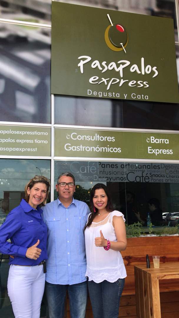 camcaroni's tweet photo. Desde Camcaroní felicitamos a @pasapaloexpress por la apertura de su nuevo local en el CC El Tiamo. Ciudad Guayana. Éxito 🎉 #Pasapaleando

#IniciativaPrivada #Afiliadocamcaroni #Afiliados #Trabajo #Desarrollo #Guayana #Venezuela https://t.co/P25J81HF4J