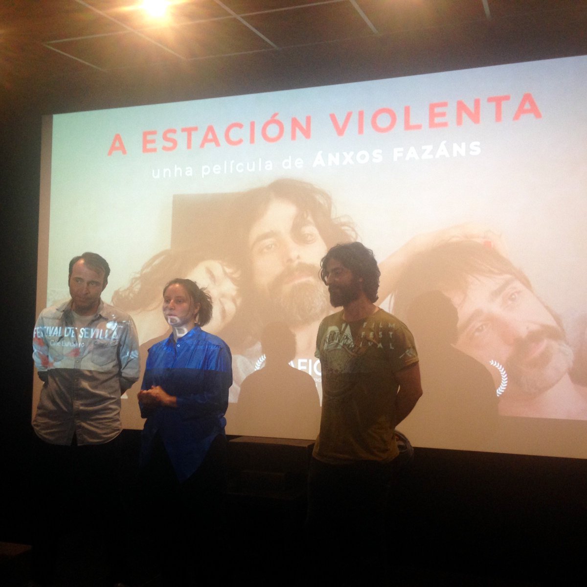 Presentando <a href="/the_wild_season/">A Estación Violenta</a> en <a href="/artmetropol/">Artistic Metropol</a> con @Anxosfe y <a href="/Albertorolan1/">Alberto Rolán</a>. "Dejaros llevar por las sensaciones". Que comience el viaje al fin de la noche.