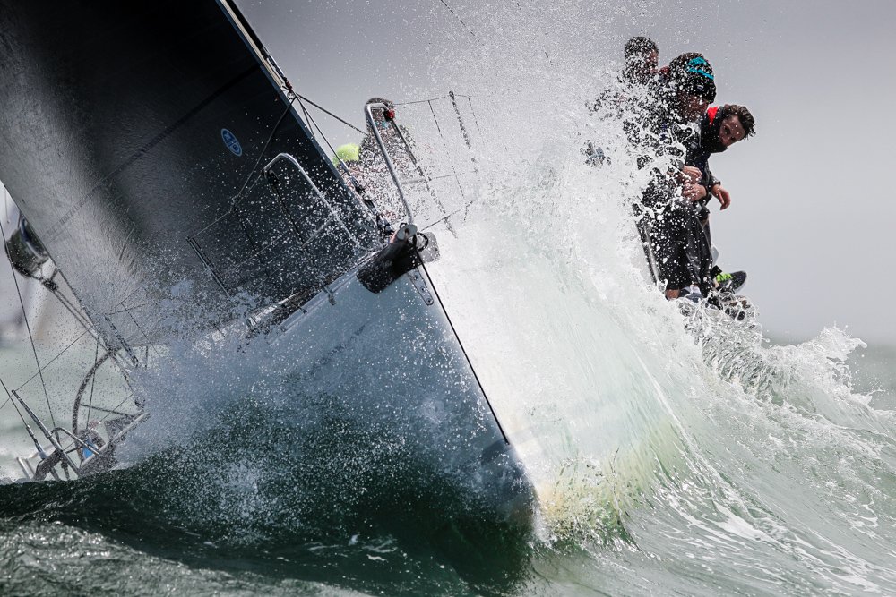 NorthSails's tweet photo. We've got that #FridayFeeling! The breeze was on for the Round the Isle of Wight race at the IRC Europeans, where 34 boats are fighting it out for the title! Itโs all to play for in the final day tomorrow. #IRCEuros #CommodoresCup @IRCrating ๐ธ @RORCRacing / Paul Wyeth https://t.co/jnNZlqbWJk