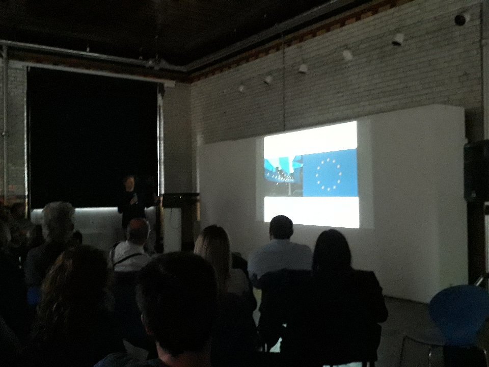 AkikoMaK's tweet photo. Gunnar of @GRAStudio: "The most amount of Architecture with the least amount of money and maths...being led by the fixing points that are available to us" #customlane #leith #pechakuchaedi https://t.co/8a39tiOEeD