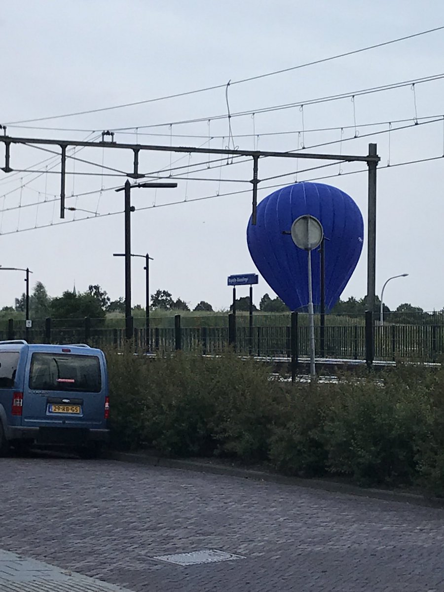 jetzevisser's tweet photo. #ns #station #kapelle https://t.co/02fyVP243W