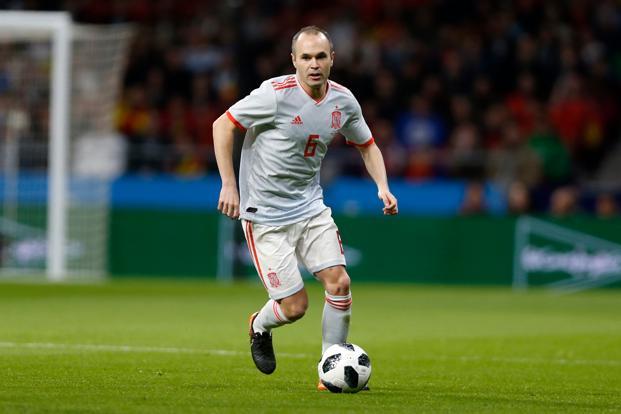 speakingbluff's tweet photo. Watch out for this man. most possibly playing the very last match against Christiano Ronaldo.#andreiniesta #WorldCup #WorldCupRussia2018 #PORESP https://t.co/6hJaD32J58