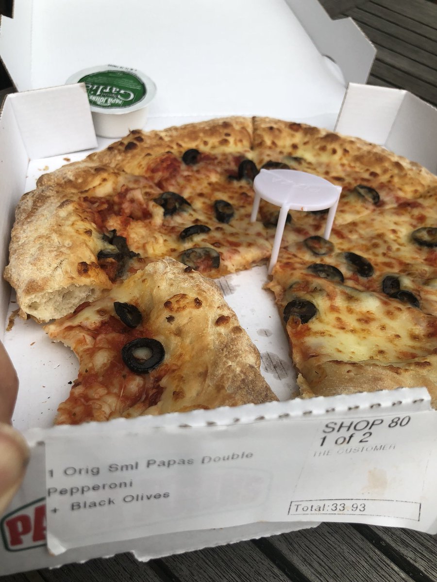 TYintheNE's tweet image. Hmm @PapaJohnsUK something seems to be missing here... so if I add black olives to a double pepperoni pizza you just give me olives and bread? #qualitycheckfail #wheresmypepperoni