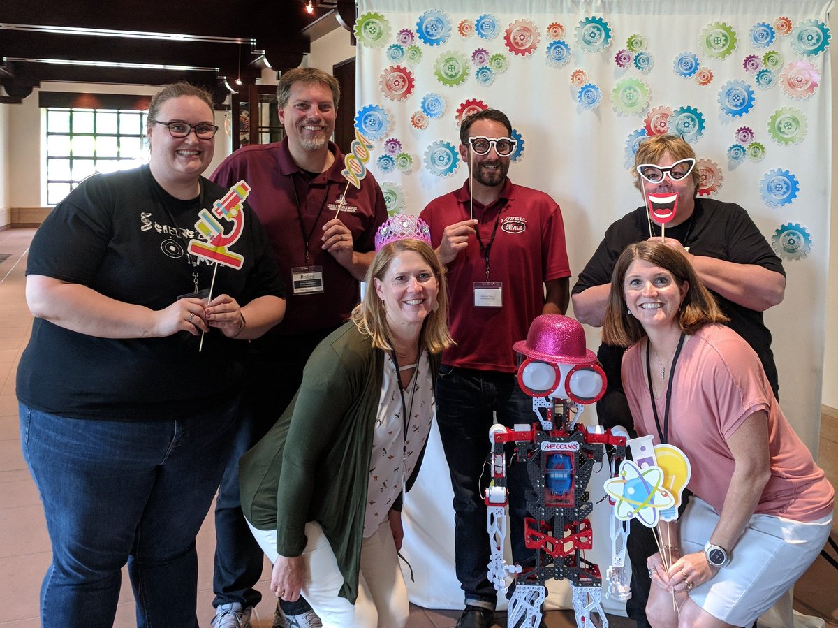 j_alano's tweet photo. Made some new friends at #INT2L @LowellMiddleRDP @MissPrenkert @EducateIN #CSforAll #CSforIN https://t.co/j01u1WilYs