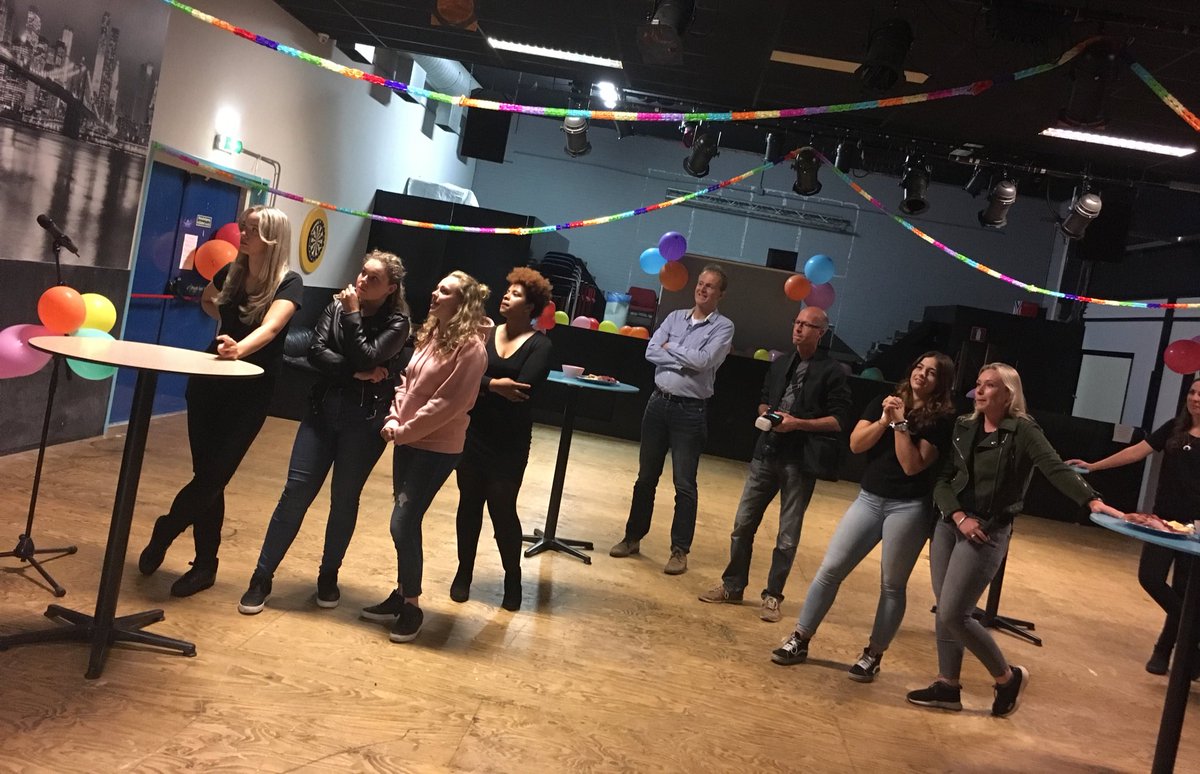Msteffenswater's tweet photo. De huiskamer vd meiden van @jc_basis is echt tóp geworden!
Net als alle andere aanwezigen ben ik #trots op hun initiatief - helemaal omdat ik het mocht openen ◡̈ 

#meedenken #meepraten #meebeslissen https://t.co/VTvf6j5fLi