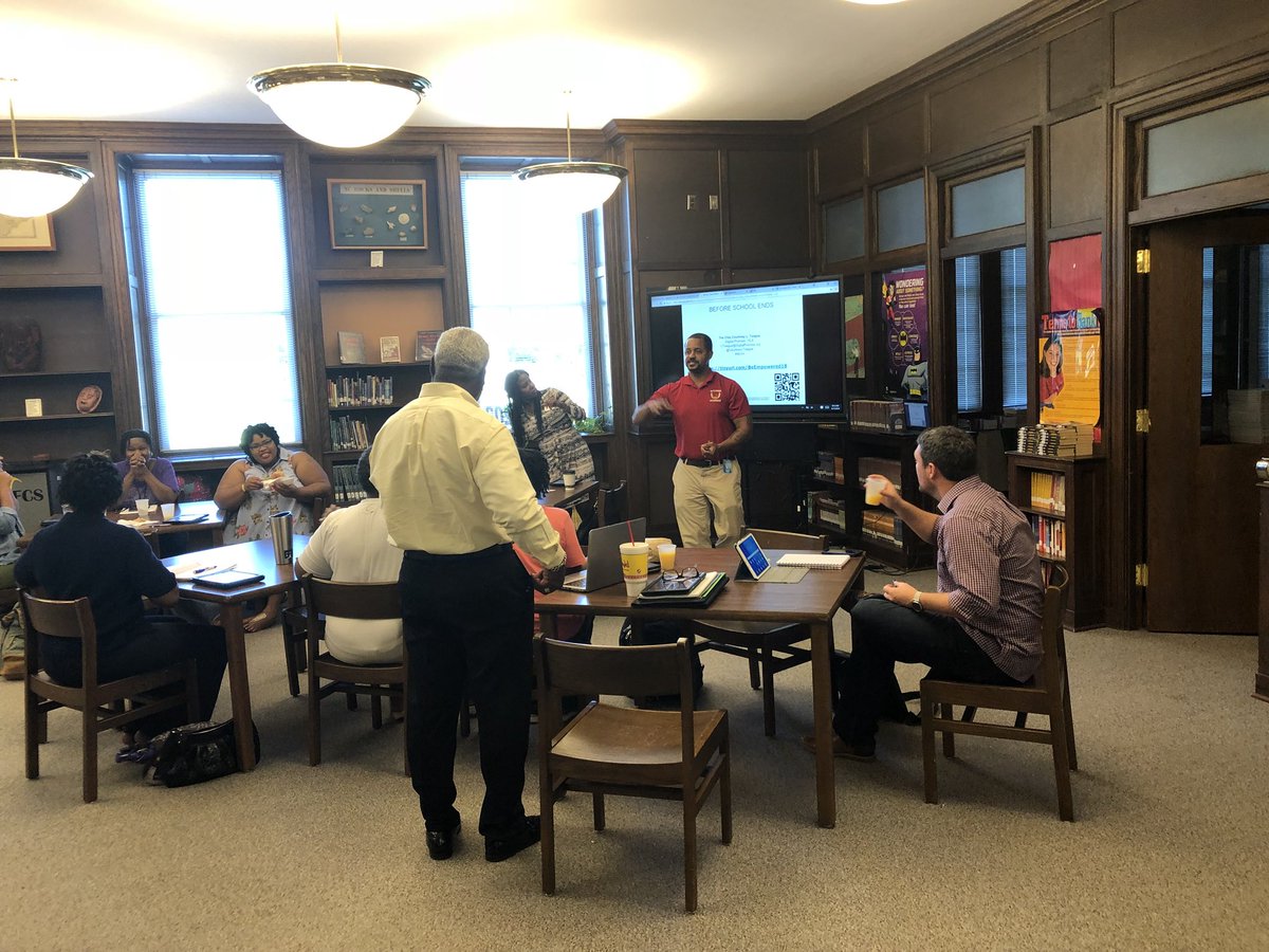 wspaphoenix's tweet photo. Next school year, our middle school will be considered a Verizon Innovative Learning school! That means each middle school student and faculty member will be equipped with a take home iPad! How awesome is that?! #VerizonInnovativeLearningSchool #VILS #studentcentered #equity https://t.co/i2ZCYuTpCe