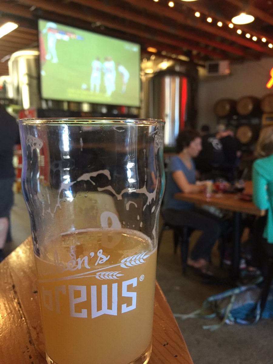ipaenthusiast's tweet photo. Three Crushketeers @Reubensbrews  is delicious! Gotta love those hazy IPAs #dogfriendly #Worldcup2018Russia #gospain https://t.co/8uSTcC6RO7