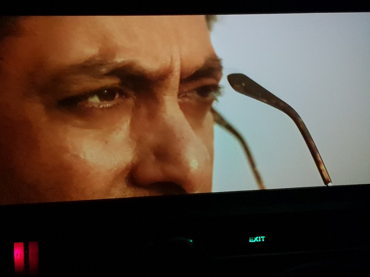 rahulagarwalkng's tweet photo. This eid is with @BeingSalmanKhan #Race3 https://t.co/WGGmYdgD5R