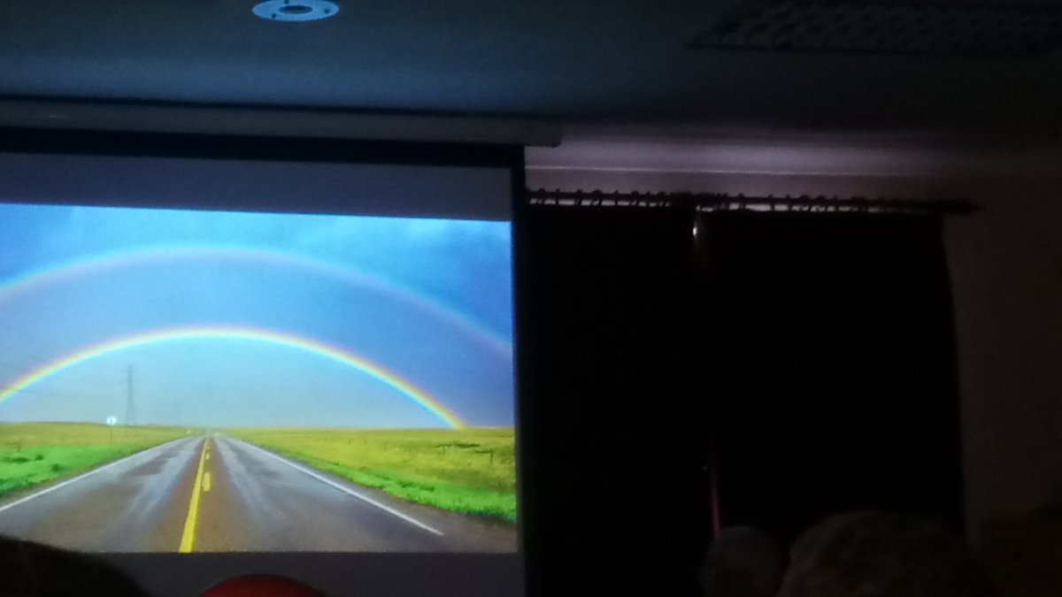 euxtronomy's tweet photo. Rainbows are really raincircles, the ground just gets in the way. Professor Don Kurtz speaking now at Euxtronomy on optical phenomenon https://t.co/e3Jy9FoRLF
