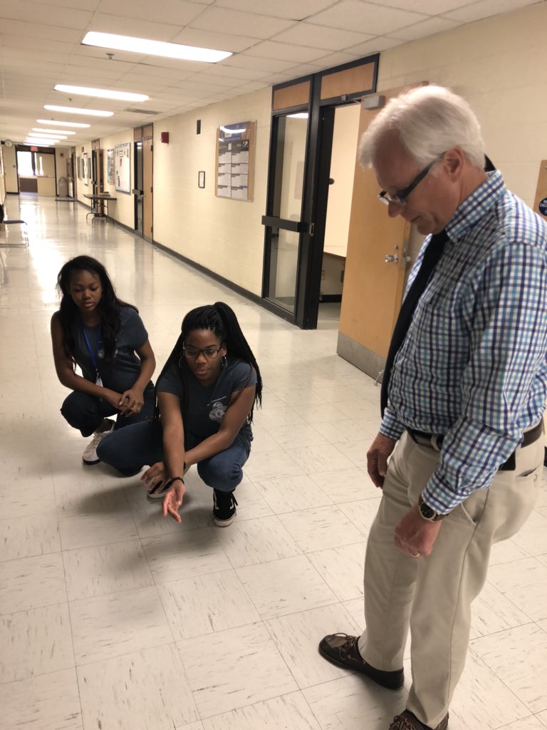 UofMemphisEngr's tweet image. @HerffDean visiting with @SETWC_UofM high school #transportationacademy students today as they prepare for final Transportation Challenge @uofmemphis!