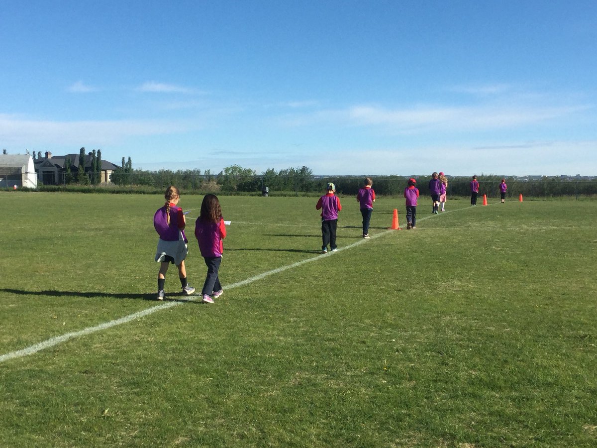 MmePhysEd's tweet photo. Tellement de fun en #orientation avec @SOGOAdvRunning. Students #ran, #problemsolved, #mapreading, find #North and more! #fun #physed #elemPE #CFISpe #OptOutside #physicalliteracy @YYCfrench @CFISPhysEd https://t.co/MUIpg6Wvi4