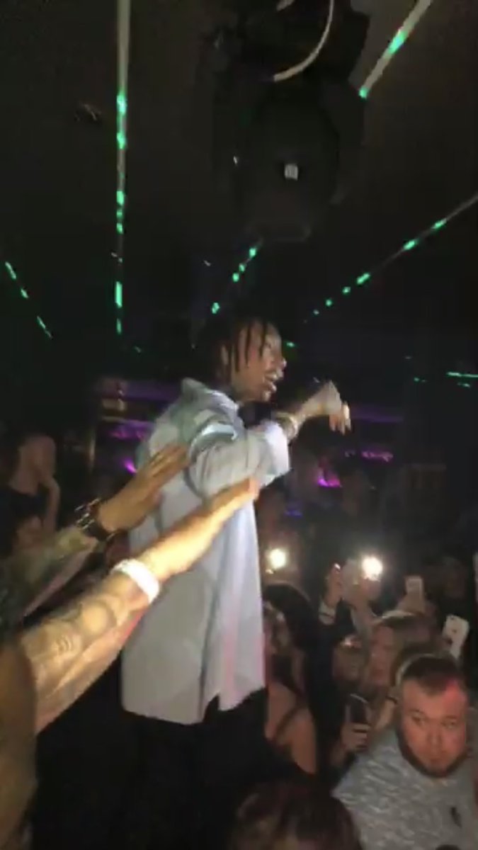 PWogen's tweet photo. Mom: what’d you do last night? 

Me: oh ya know, same old just partied with Wiz Khalifa https://t.co/XRDTCfy72x