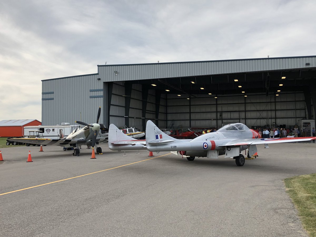 myFM_News941's tweet photo. All the sponsors (and planes) are here at the kickoff night at the St. Thomas Municipal Airport for this weekend’s Great Lakes International Airshow! ✈️🛩 @GLIAS2018 #sttont #GLIAS https://t.co/O8ZihizMxi