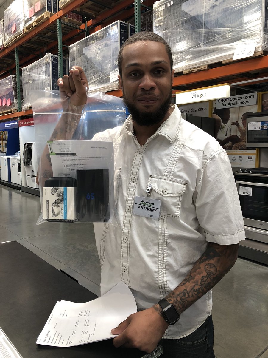 Anthony's first NEW sprint activation sale. <a href="/david_lopez702/">David Lopez</a> #sprintgoldrush @JamesLeeWC #6PsNWStyle