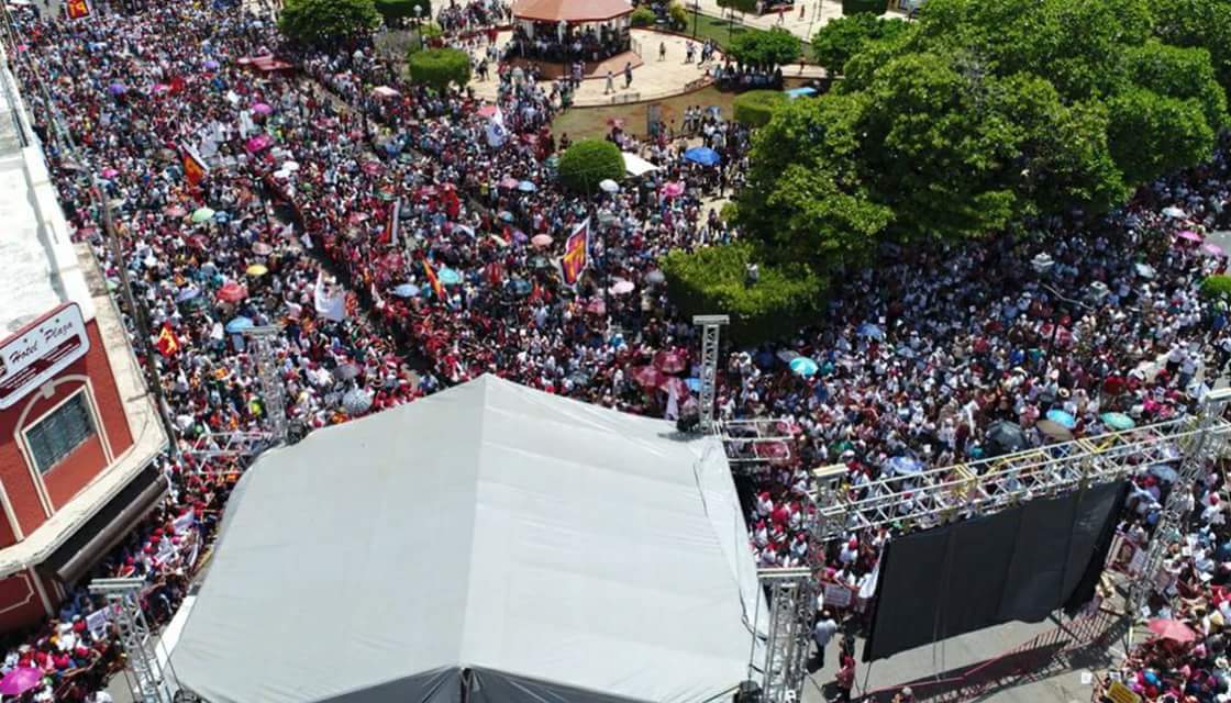 EL_CAMALEON_MX's tweet photo. Ticul recibió con los barx9s abiertos a #AMLO y #HuachoGobernador #JuntosHaremosHistoria #UnidosTodos #AMLOpresidente https://t.co/g3RfZiLXIB